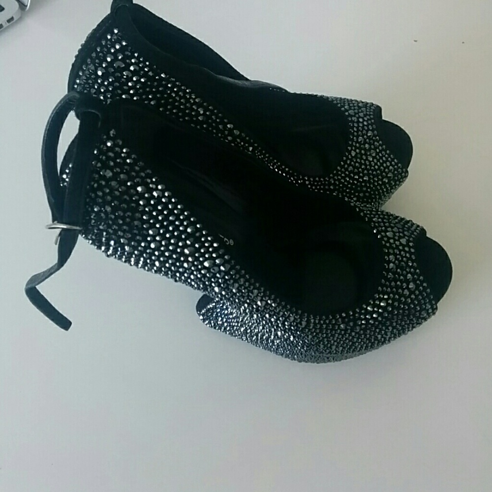 Shoes - Picture 2 of 3